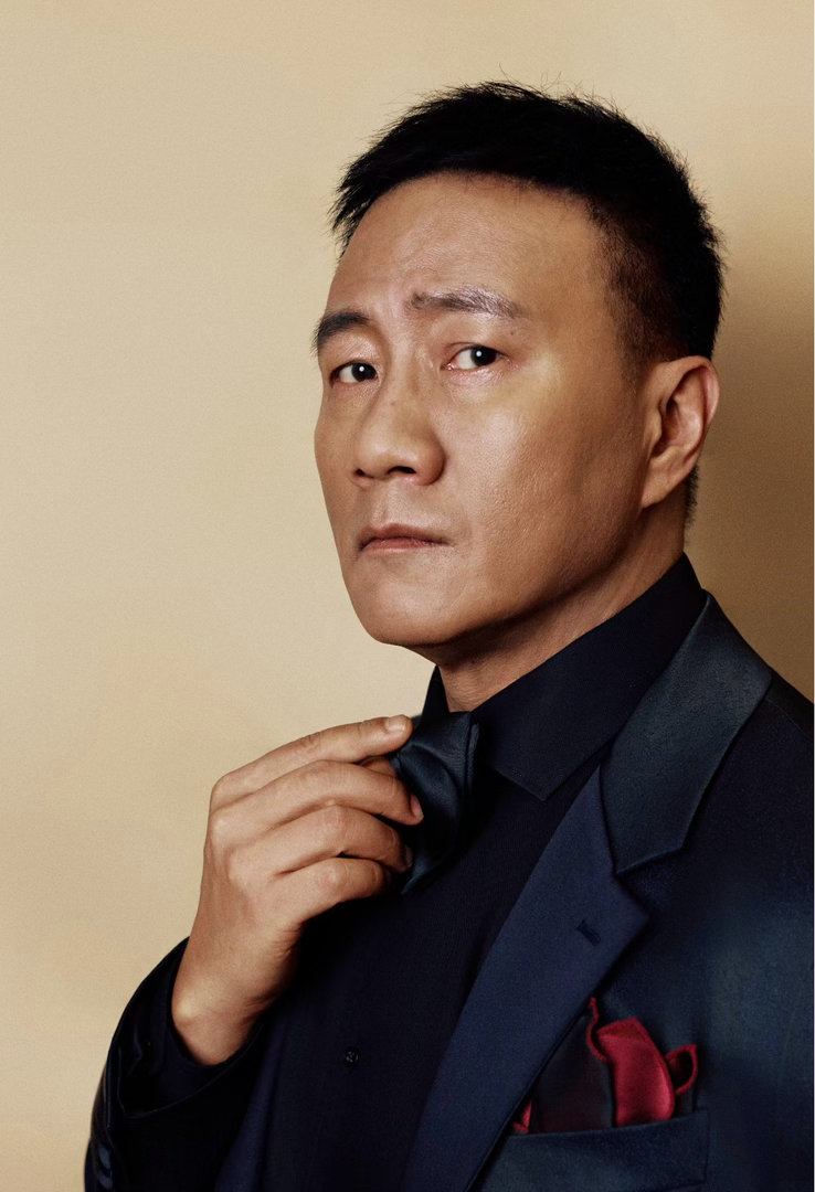 李乃文胡军给向佐当助理胡军，内地国家一级演员，毕业于中央戏剧学院，塑造众多经典硬