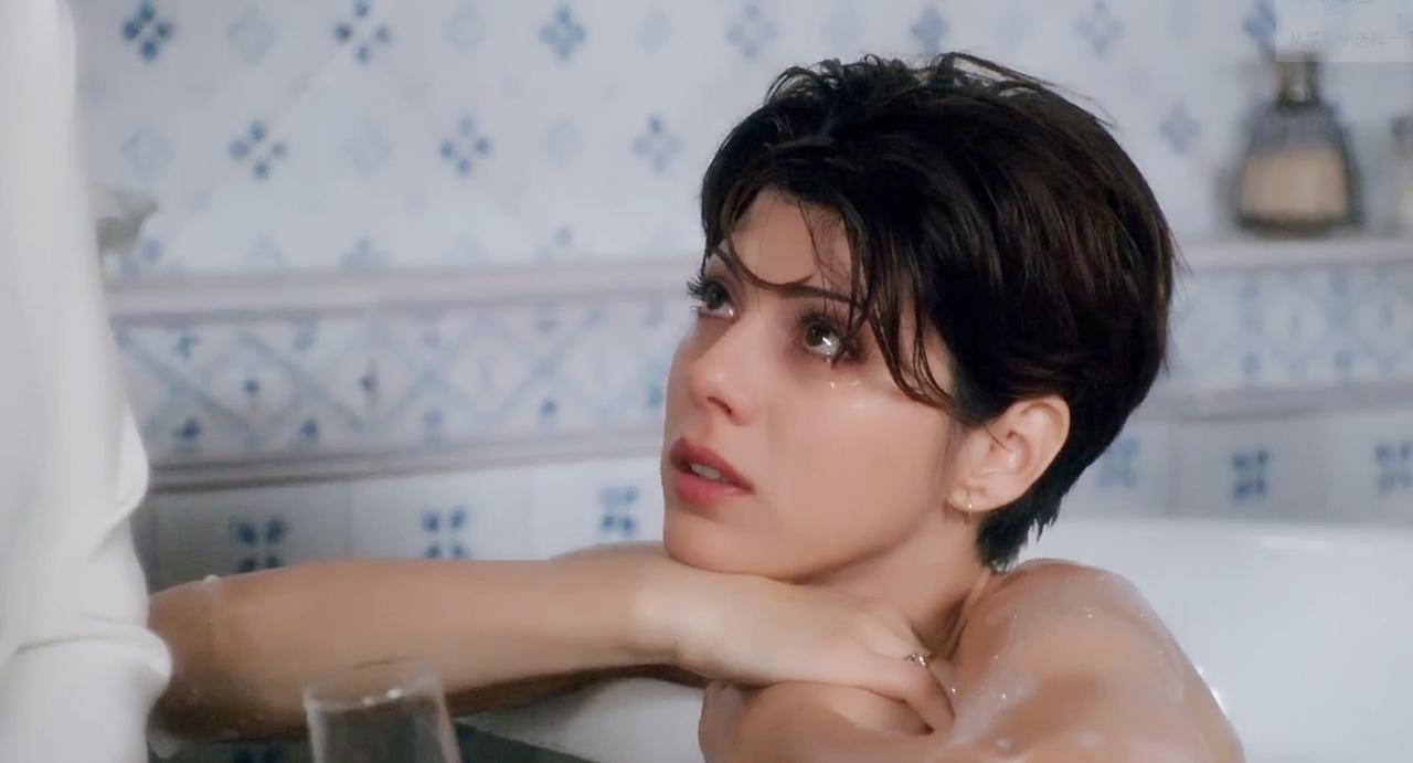 这才是女人中的女人，太绝了！！
她是蜘蛛侠里的“梅姨”
有着充满烟火气息与不羁生