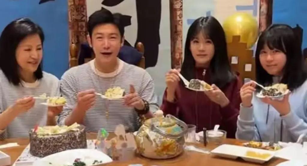 2026年1月6日，陆毅在新疆迎来50岁生日，女儿贝儿和小叶子为他准备了手写信，