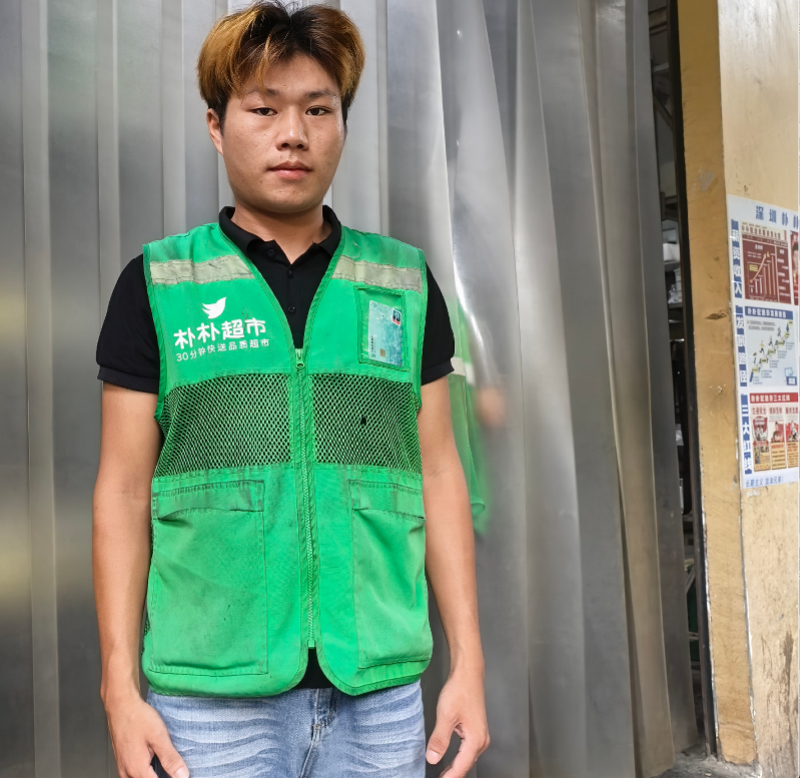 深圳一外卖骑手深夜跳进河里，救人后默默离开