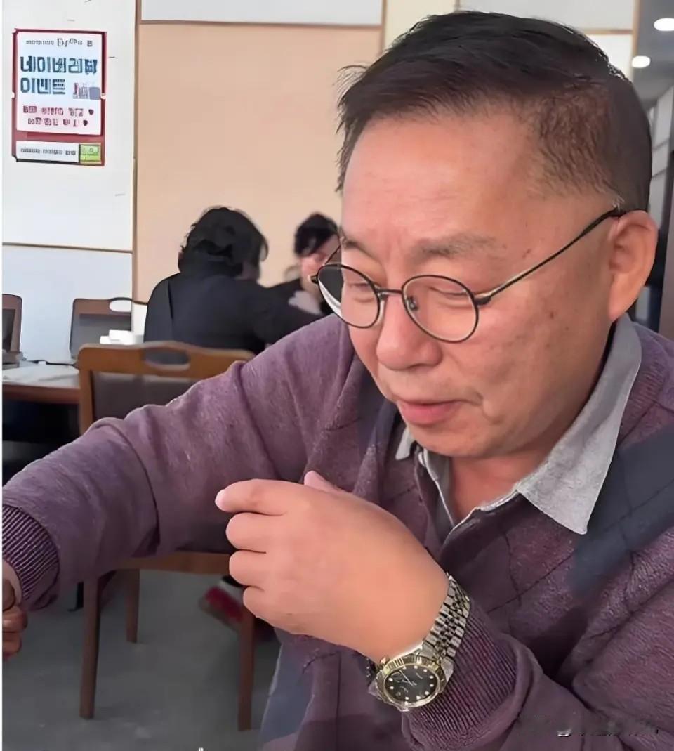 最近胃口很不好，
今天中午没吃多少，
今天晚上家人吃饭，
我说我不吃了，
公公来