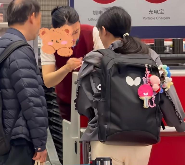 张本宇带着女儿张本美和回日本了！
 
这兄妹两个，如果能有中国队高水平的陪练和完