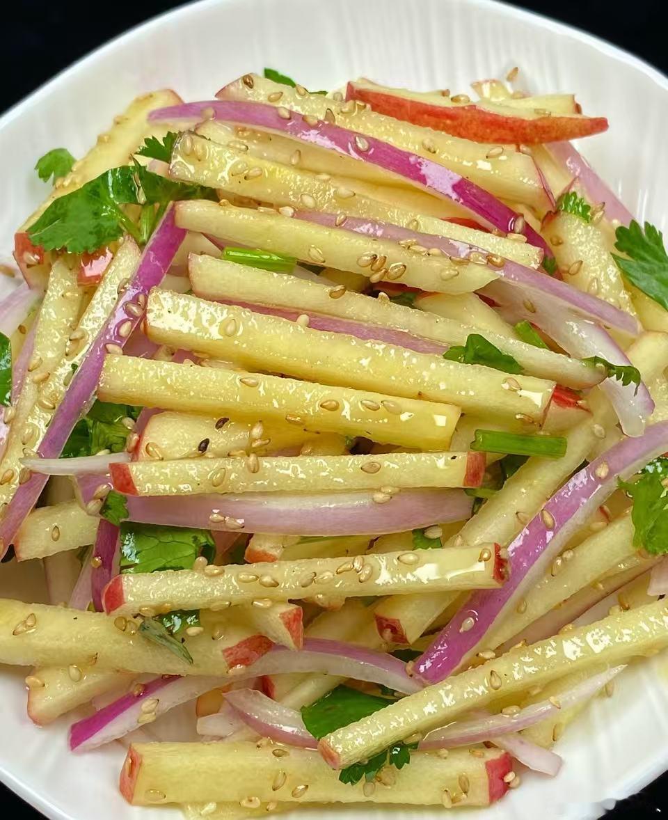 第一批用水果做菜的人吃商极高跳出固化饮食思维，大胆混搭果蔬与热菜，懂风味平衡也懂