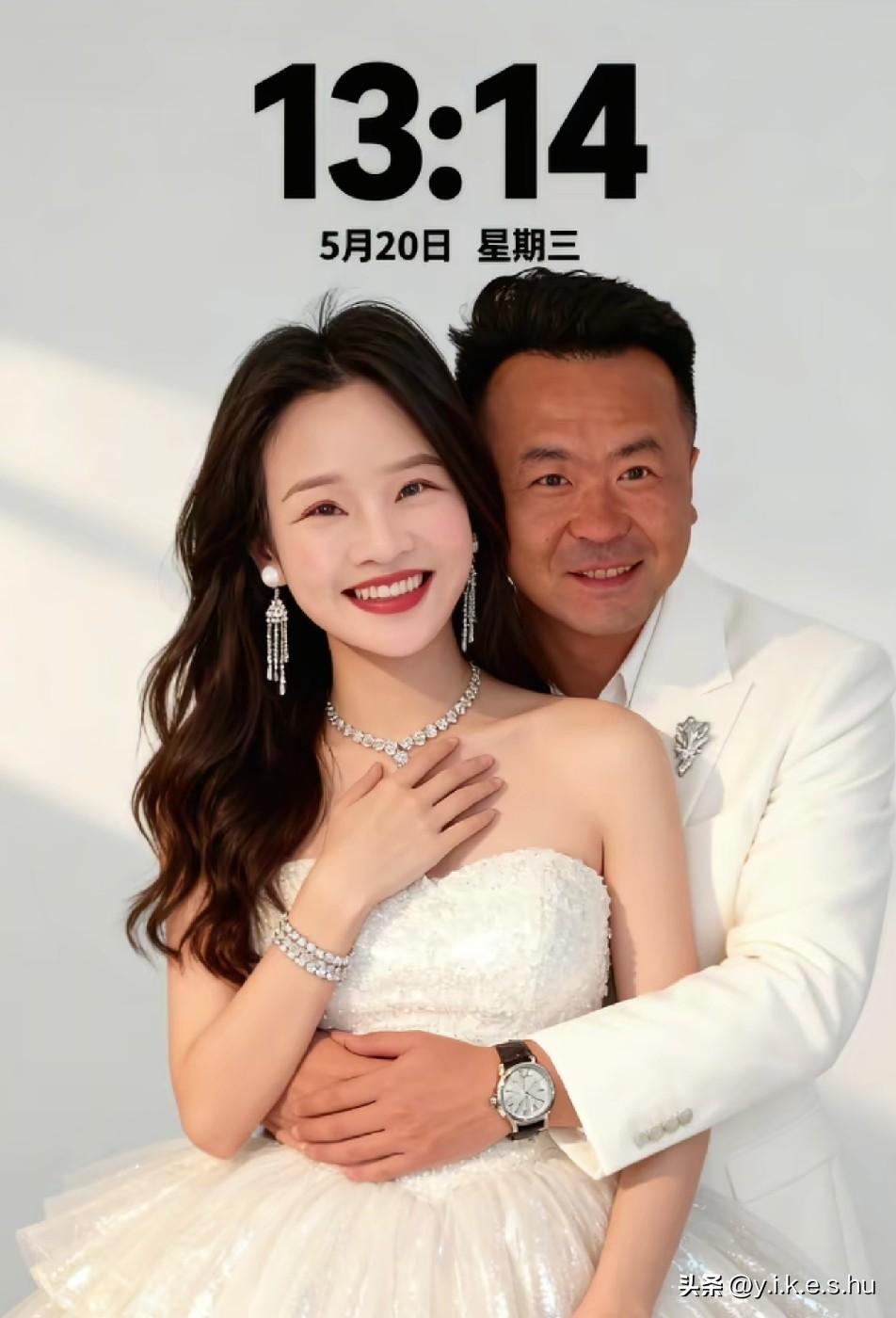 网友们还是太会P图了，只是能不能把二伟P的白一点[捂脸]
