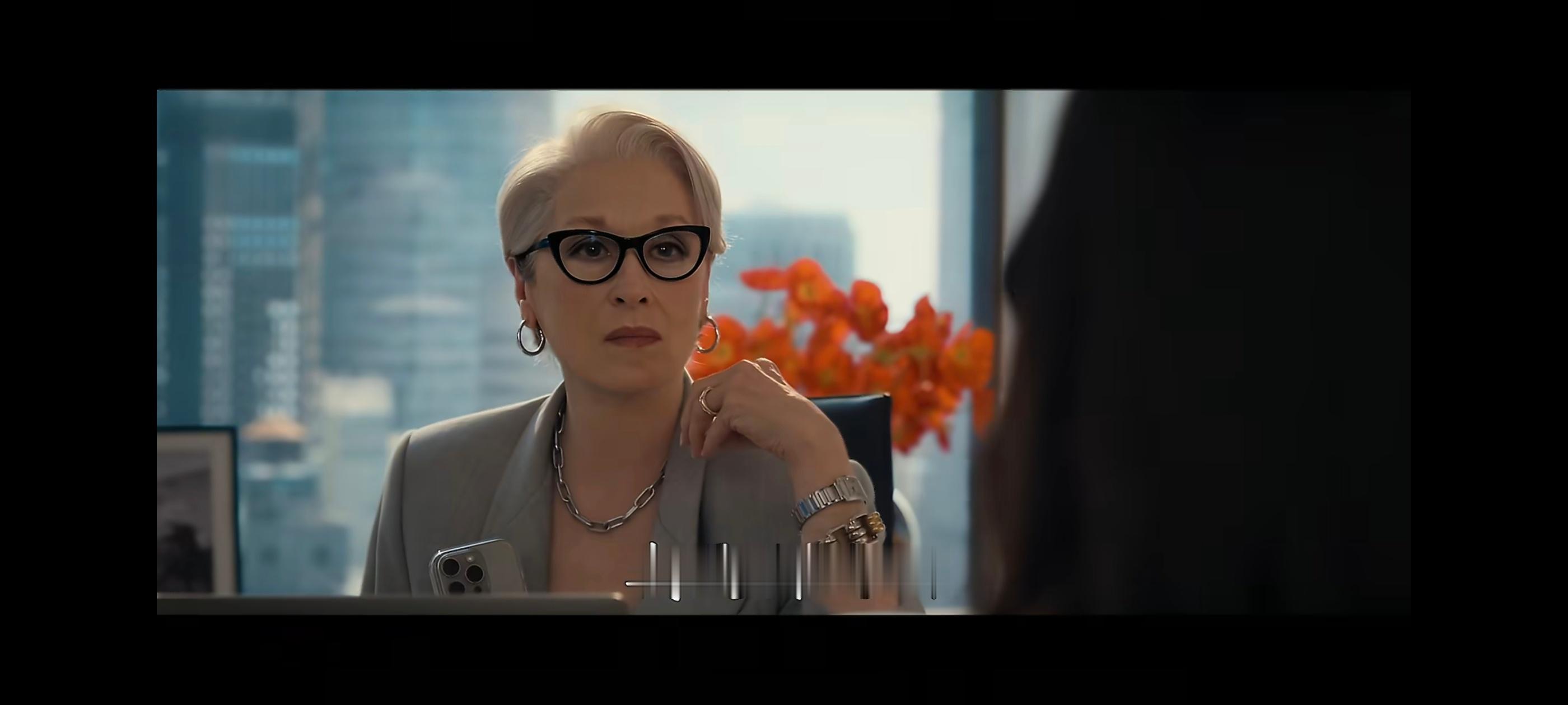 这个眼镜说是剧组人我梅试了一个下午 出来的款 这真的不是我梅自己的老花眼镜吗？ 