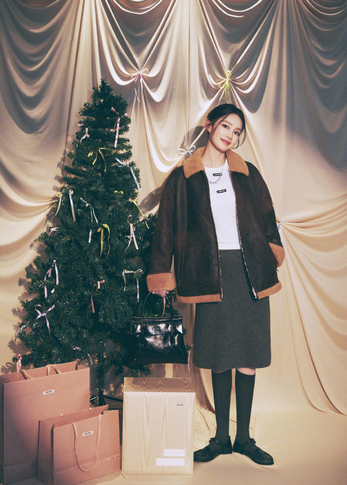 李沁刘浩存赵今麦圣诞大片李沁刘浩存miumiu大片李沁刘浩存赵今麦圣诞大片 