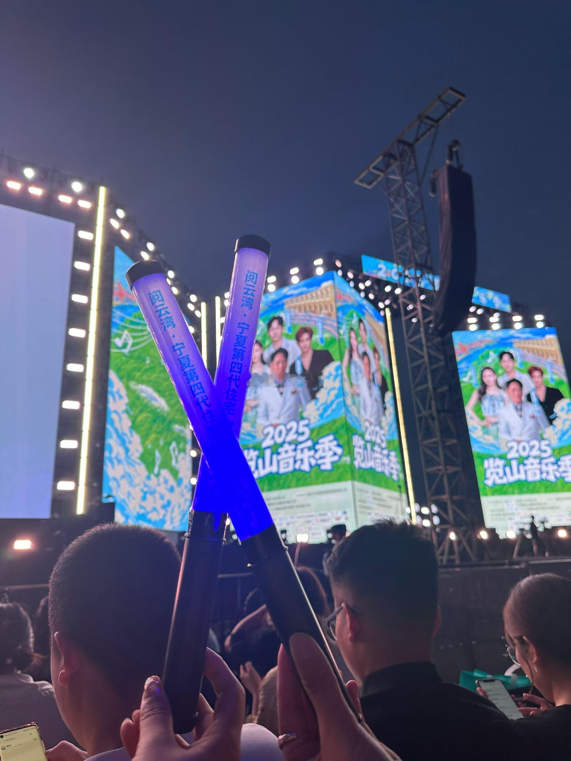 为了赶上热爱的音乐节有多拼 谁没为喜欢的事拼过？杭州这俩姐妹20小时往返银川，音