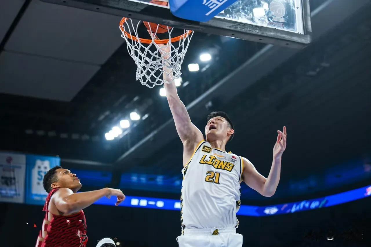 CBA总决赛G4一边倒！广厦106-73大胜北京，这两点是赢球的主要原因。

1