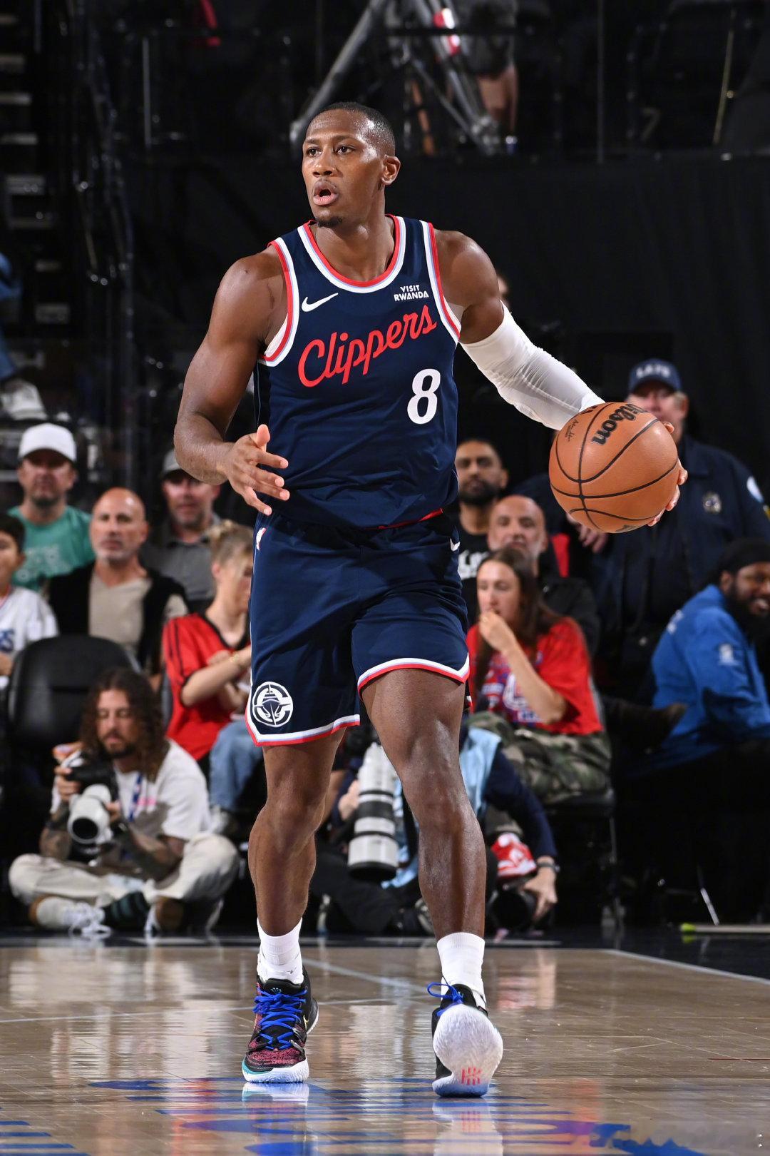 三节打完，快船80比94雷霆雷霆vs快船  cr：洛杉矶快船 