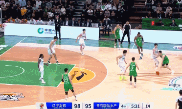 张镇麟挑战杨瀚森打成高难度拉杆！
北京时间1月12日，辽宁与青岛的比赛进行至末节