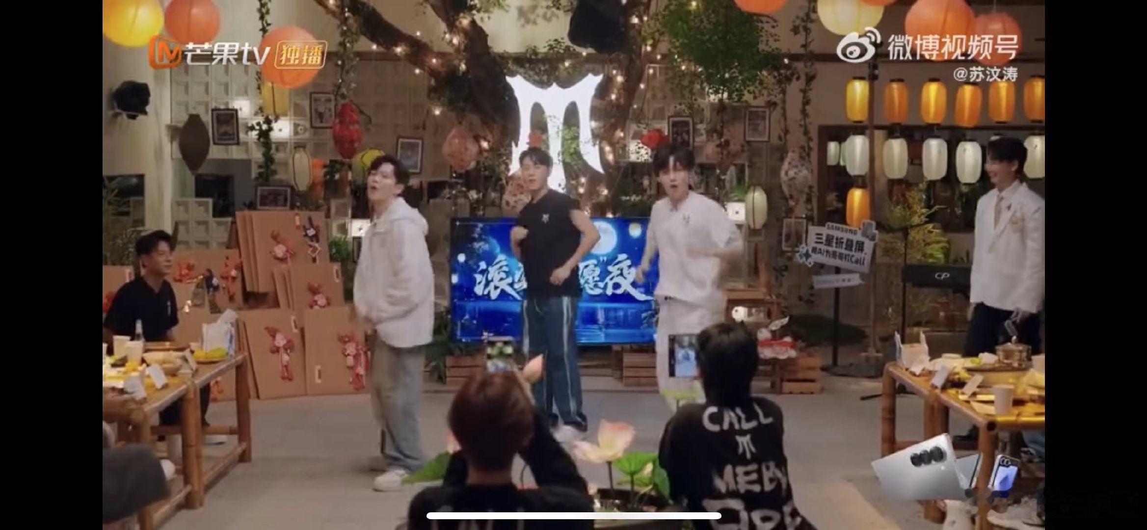 #尤长靖朱星杰韦礼安跳eiei# 尤长靖、朱星杰、韦礼安三人合作无间，用舞蹈演绎