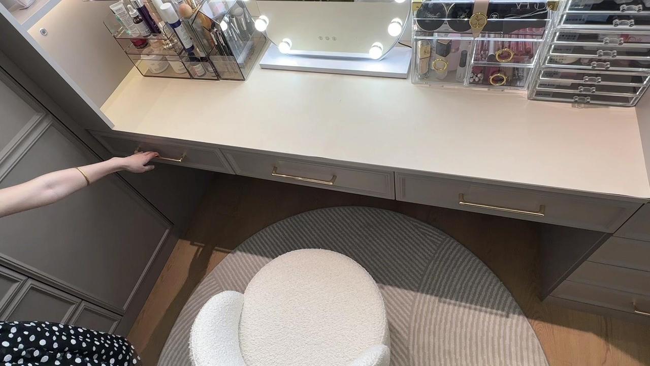 🎀被问爆的梳妆台定制的，兼具美貌和实用性，今天就把尺寸公开，想抄作业的赶紧收藏