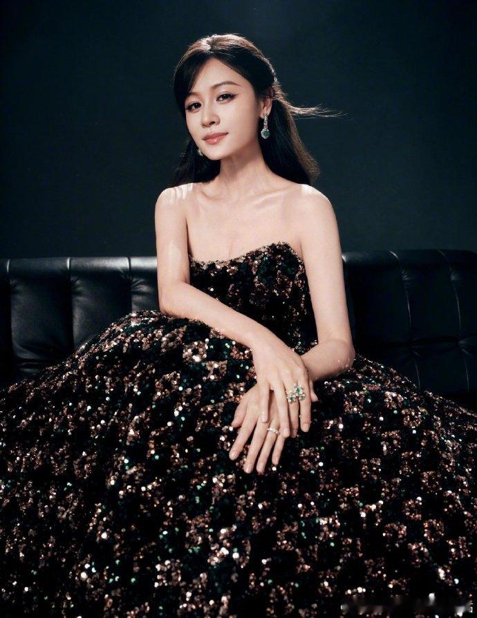 叶一茜一开口就稳了叶一茜一上场就变歌手现场谁听了不说一句稳！叶一茜开口就抓住耳朵