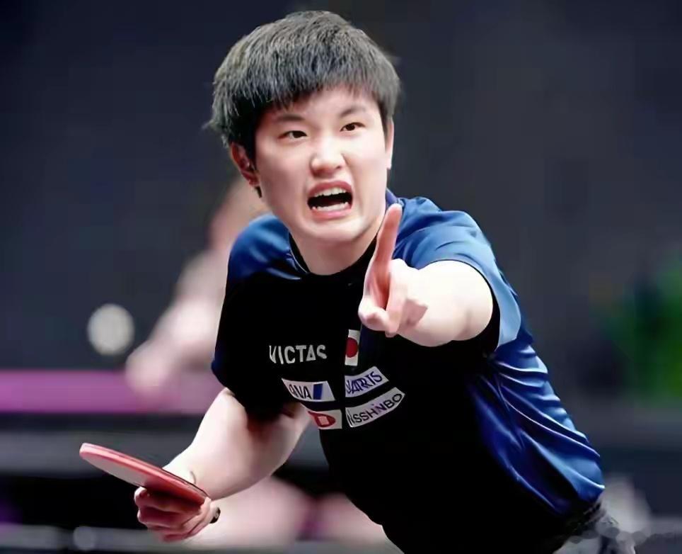 张本智和亚洲杯首败崩盘 黄镇廷在刘国栋指导下爆冷取胜北京时间2月5日晚，乒乓球亚