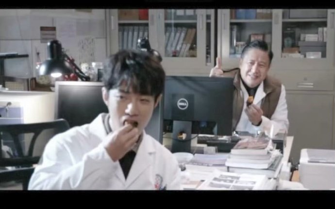 小城良方演员在肖战背后比赞小城良方氛围 小城良方氛围，小城良方演员在肖战背后比赞