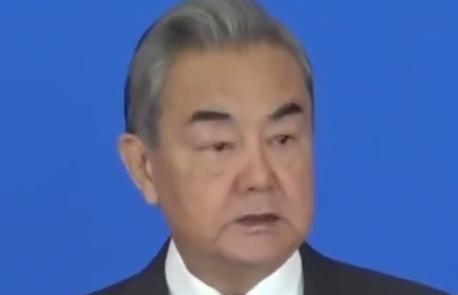 王毅外长发出统一最强音，向全世界通报两件事，中国再也不避讳了。在台海风浪渐起的关