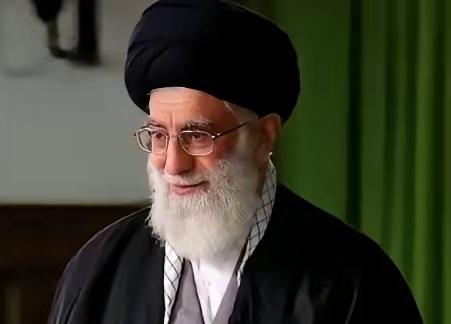 美军“闪电”抓获马杜罗夫妇，现在最慌的会是谁？第一个应该是哈梅内伊。美军在委内瑞