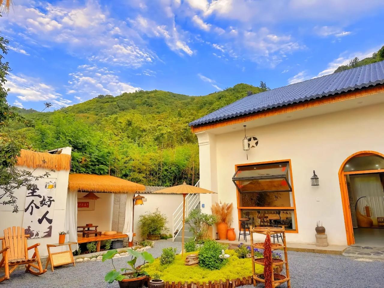 茶与四季     皆是向往。在沣峪口附近发现了这家小院，感觉📷拍照会很好看，去