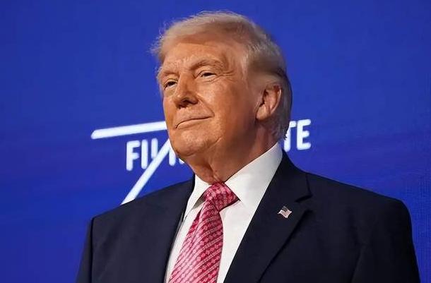 伊冲突打了一个月，火药味儿没散，反而等来了一个让人意想不到的“搅局者”。


