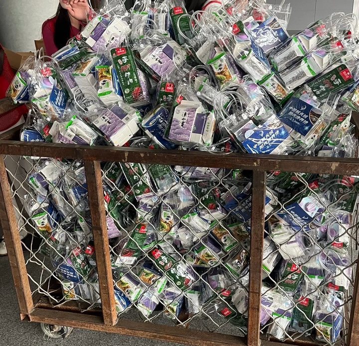 海来阿木西安演唱会伴手礼海来阿木西安演唱会的伴手礼 海来阿木西安演唱会也太用心了