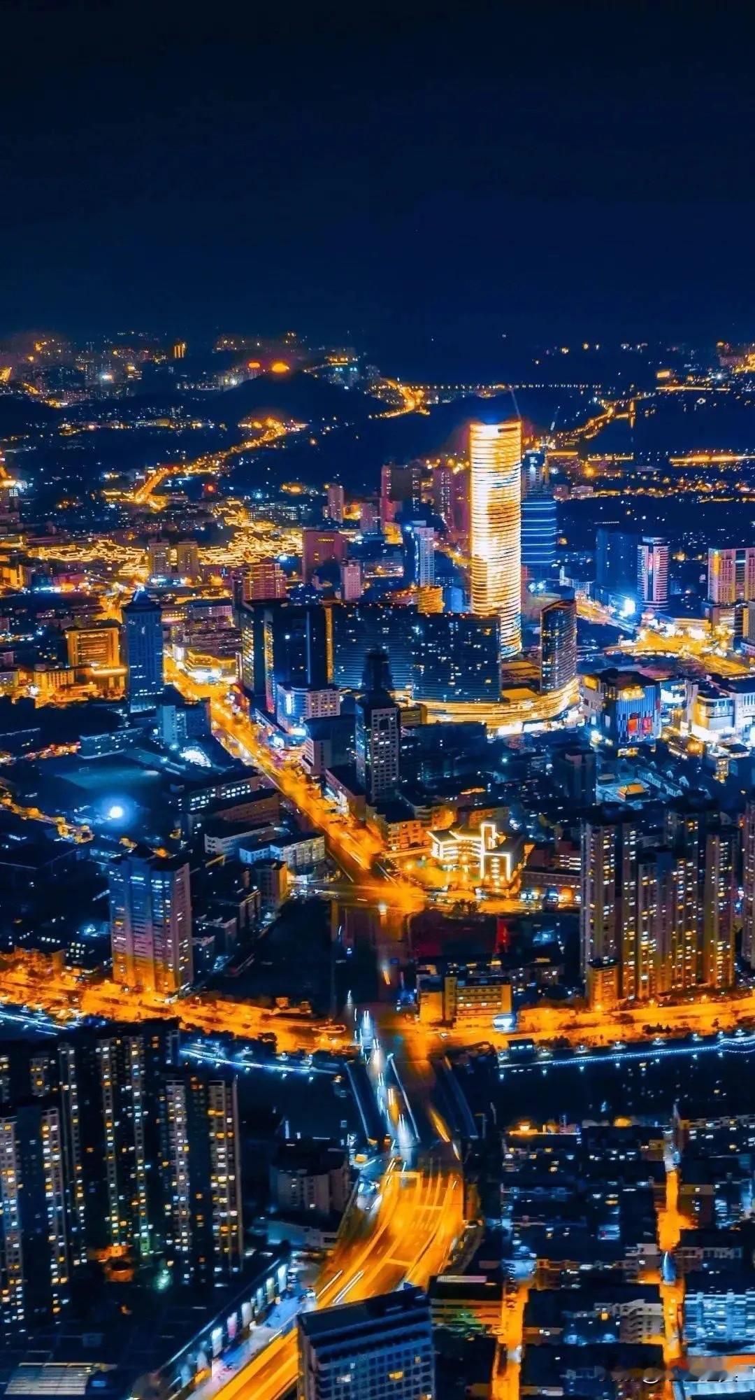 徐州这一次很低调！

日前，徐州市委经济工作会议释放信号，2025年全市地区生产