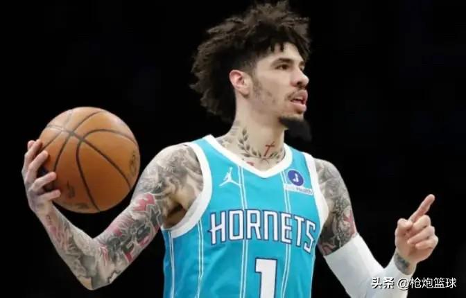 “三球”彻底起飞了

黄蜂134-90轻取国王，本场比赛黄蜂全队五人得分上双，三