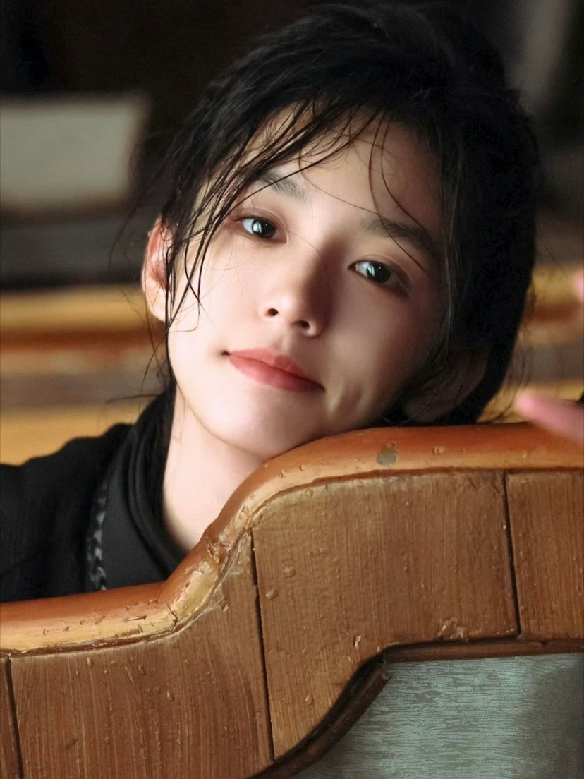 周也  人类无条件爱湿漉漉的小狗 