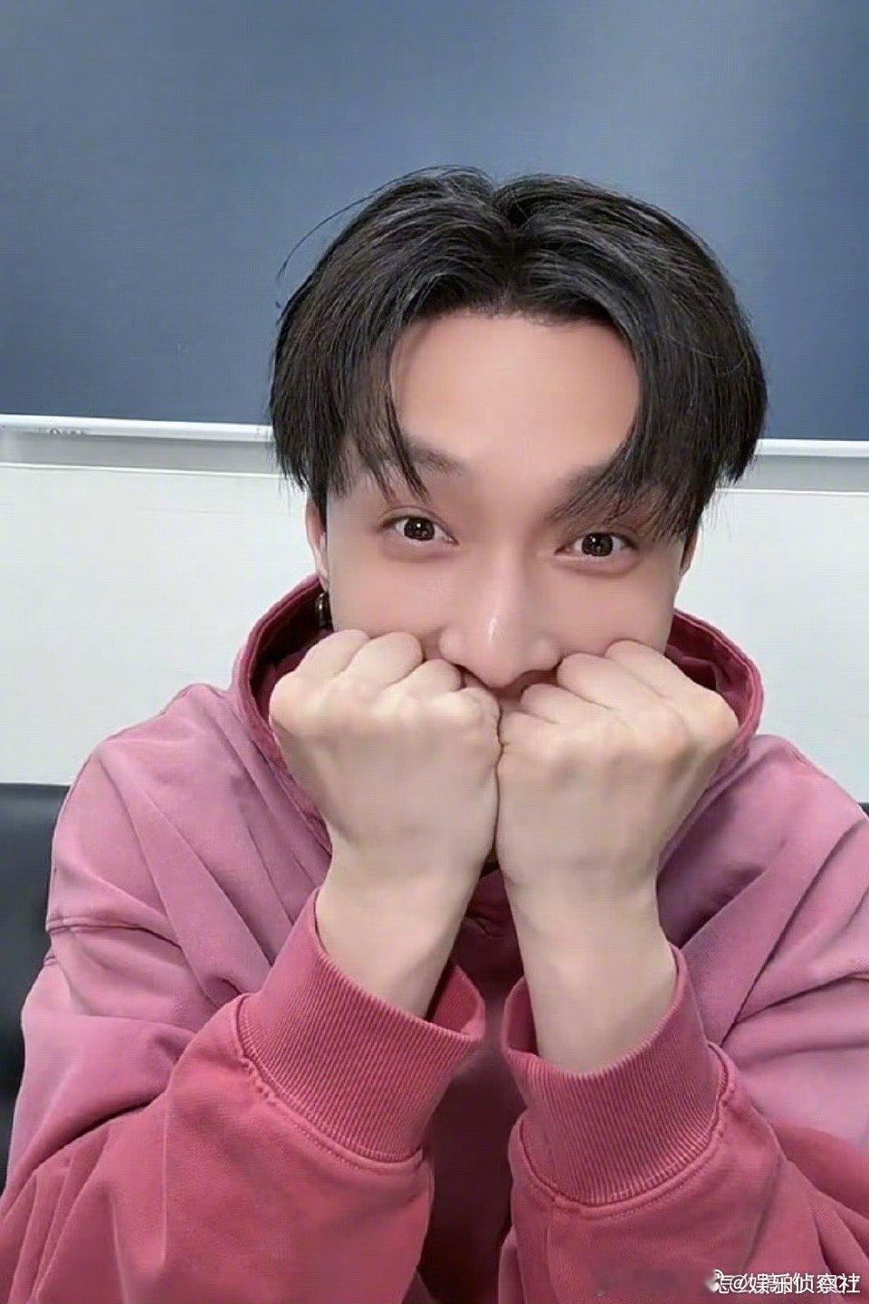 哈哈哈哈哈哈哈，张艺兴哥哥真的是又帅又萌又可爱啊😍｜张艺兴