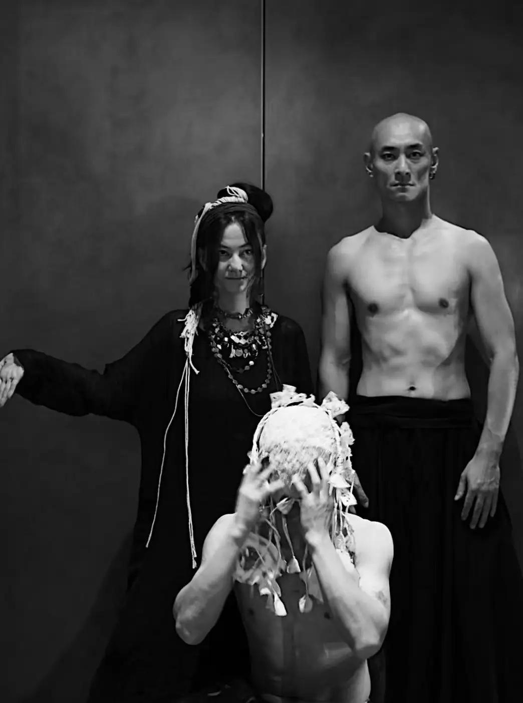 一个操作，彻底扒下了成都叶松源的底裤。
在四川扎根十年不吃辣，排练口令全喊日语。