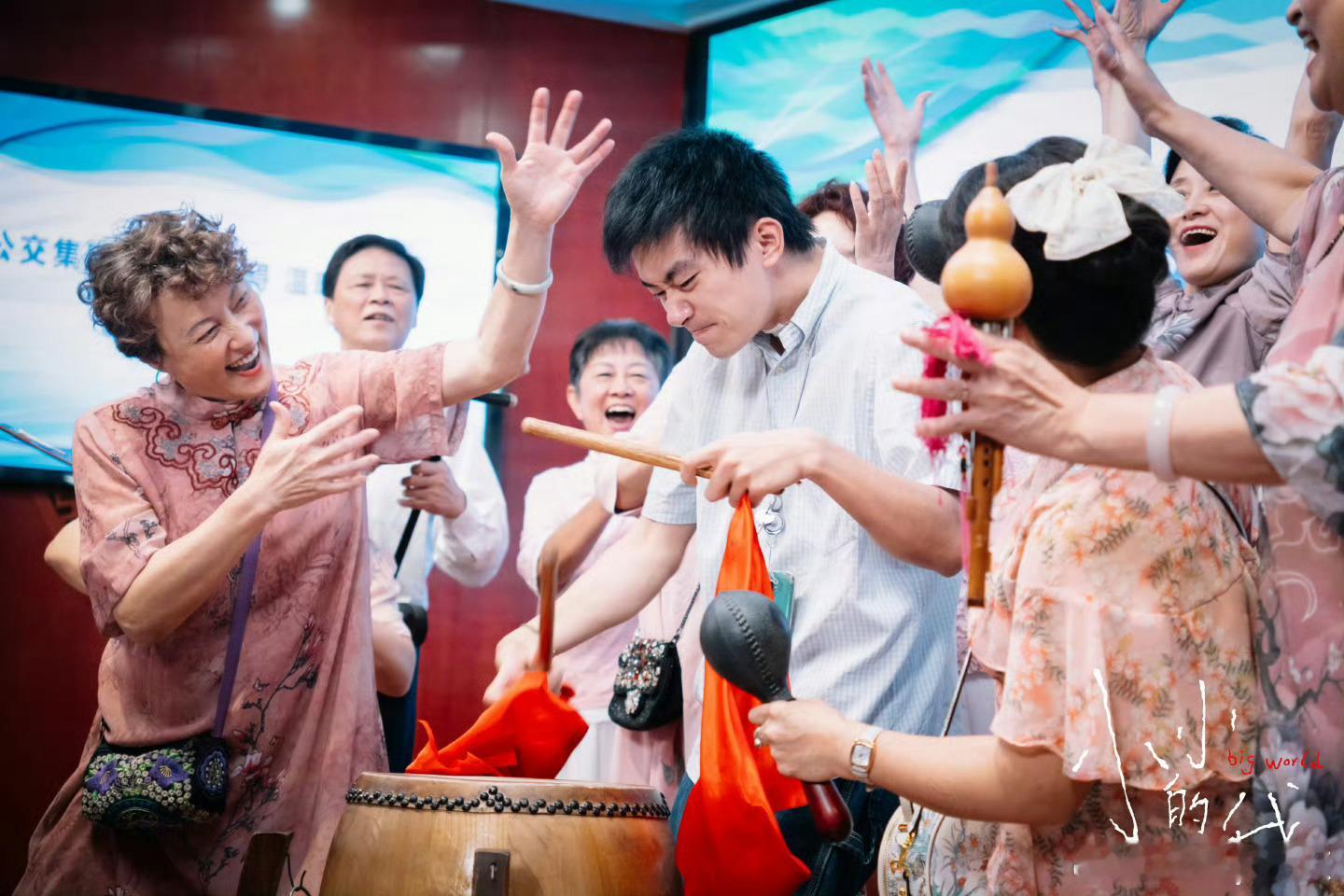 粉丝创意宣发脑洞大开，千玺影迷文化再升级🚀 易烊千玺影迷又加二快乐老友记