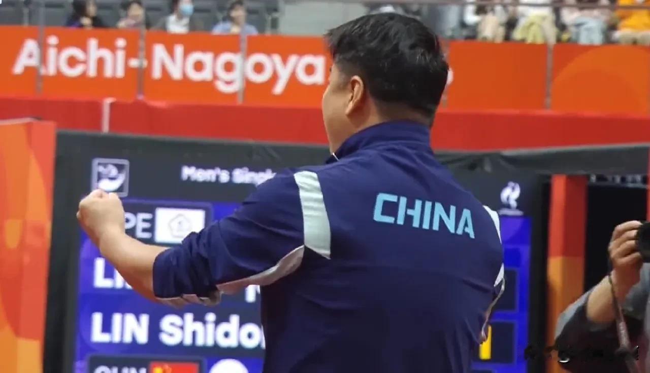 名古屋亚运会乒乓球男单半决赛，林诗栋对阵林昀儒，双方打满七局。林诗栋在0比2落后