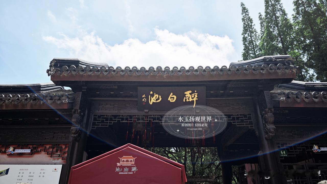 来松江好几次，这次终于踏足醉白池，本以为只是普通城市园林，逛完才发觉，这里藏着上