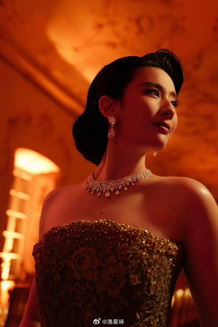 所以还是看不见那么大的珠宝首饰吗？ 