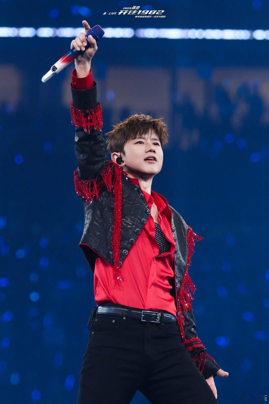 张杰连开9场演唱会有空还打高尔夫 这就是高精力人的日常吗，鸟巢演唱会连开又唱又跳