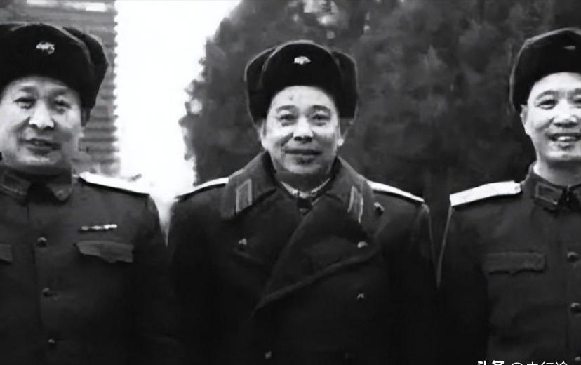 1957年，廖汉生中将从南京军事学院毕业，各大军区的岗位都已经满员了，只有新疆军