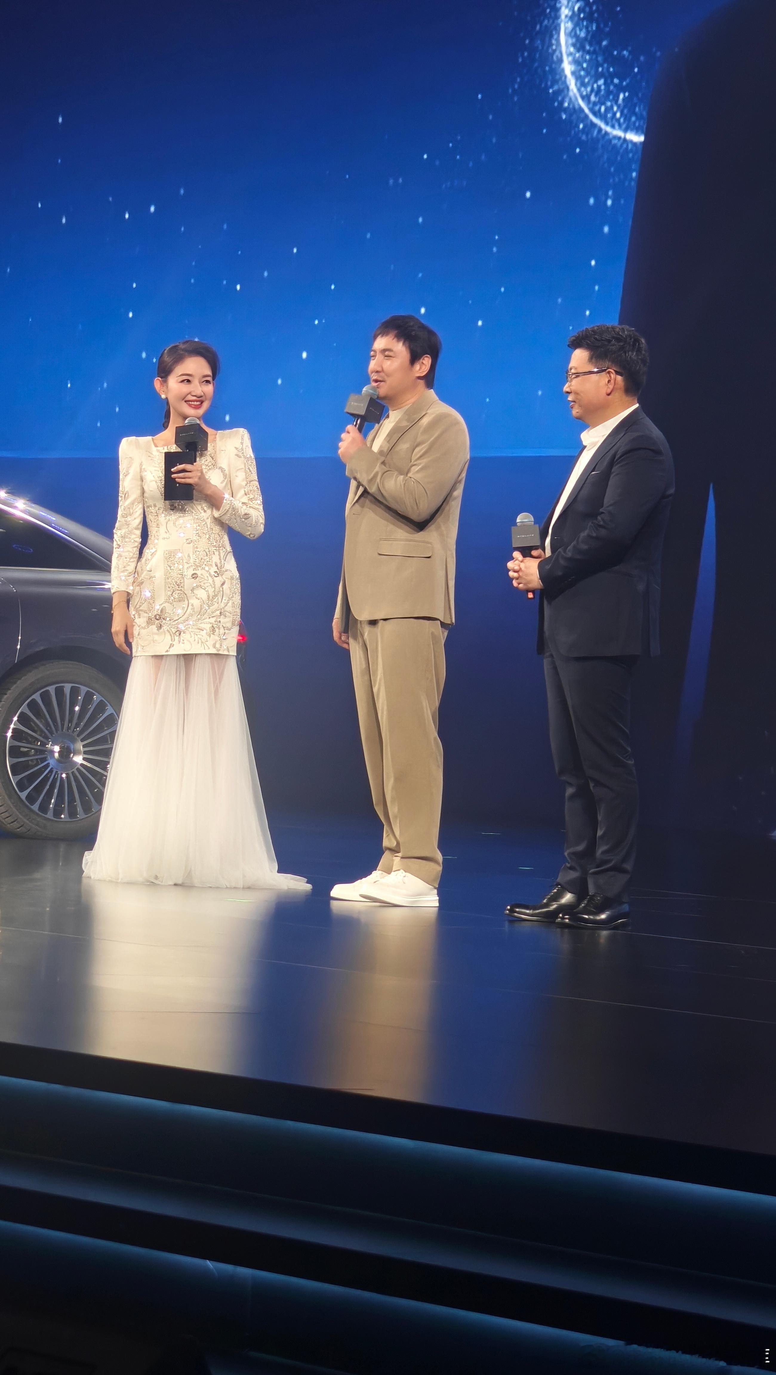 沈腾登场！！[doge][doge]鸿蒙智行享界s9 沈腾：为啥先有车后有车标？