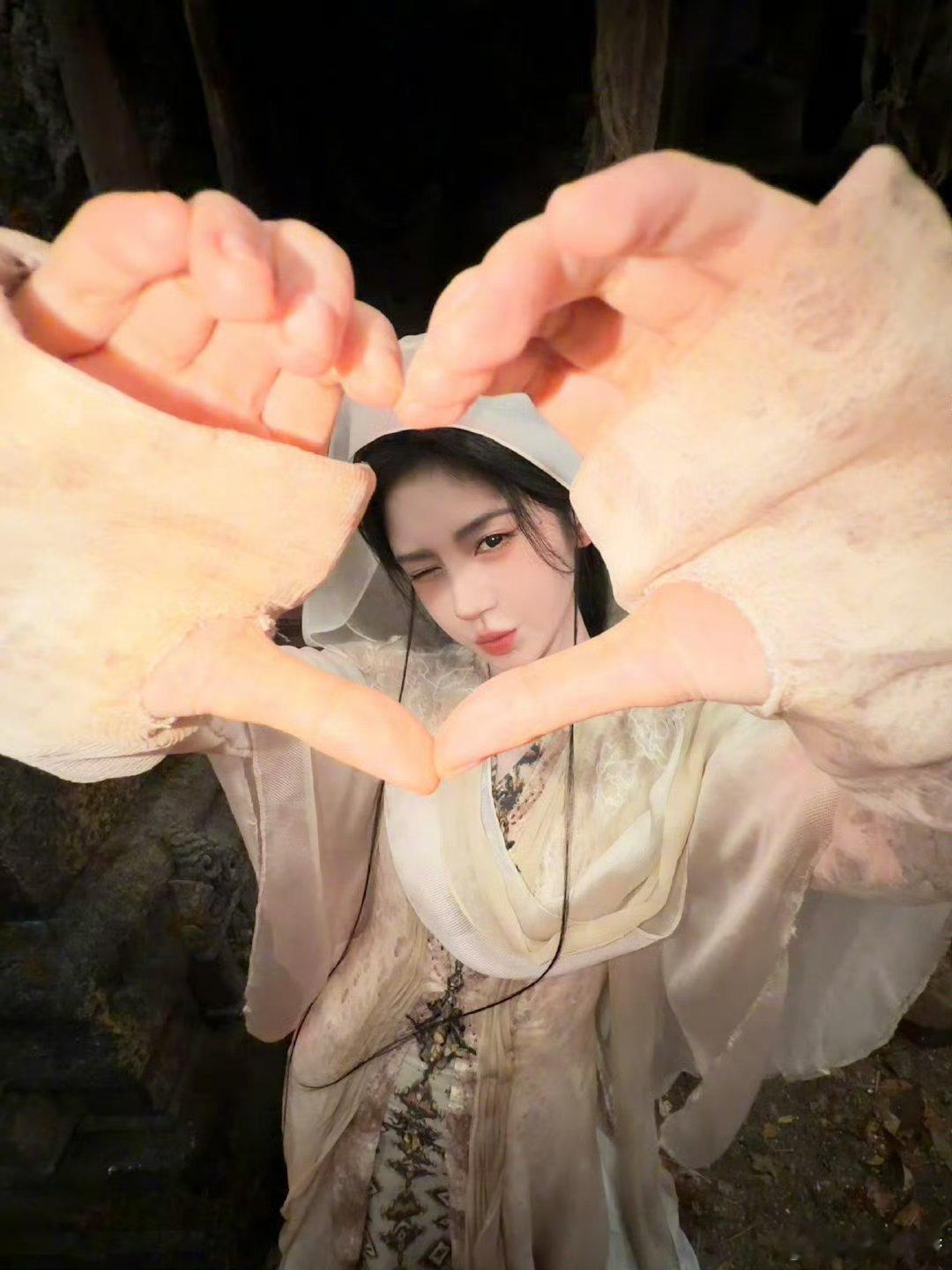 jjy jjy 如果你坚定的选择我 我就一定跟你走૮₍ ๑•᎑< ๑₎ა