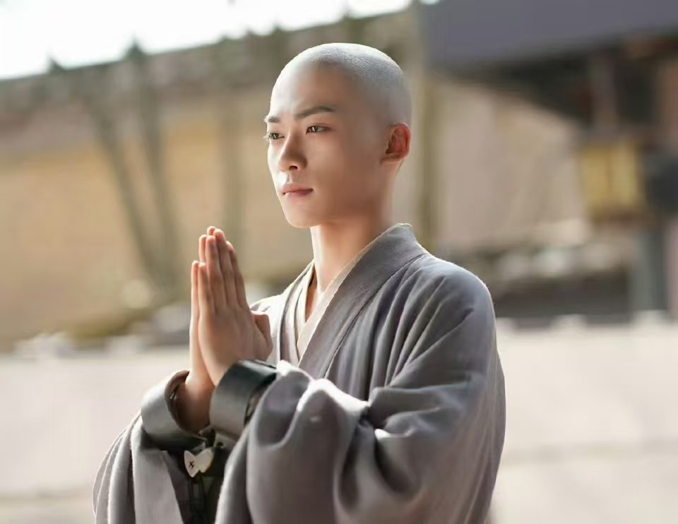 网友灵隐寺把梓渝认成真僧人网友在灵隐寺把梓渝认成真僧人，这是对他演技的超高赞誉。