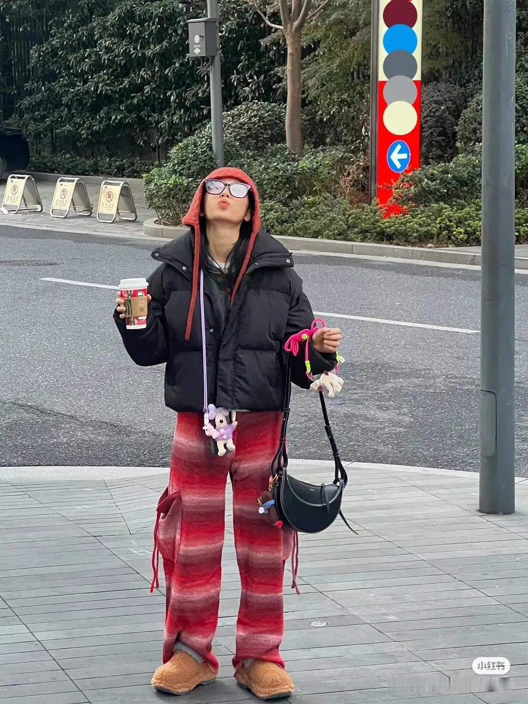 周雨彤的穿搭但凡换张脸都不会好看吧？ ​​​