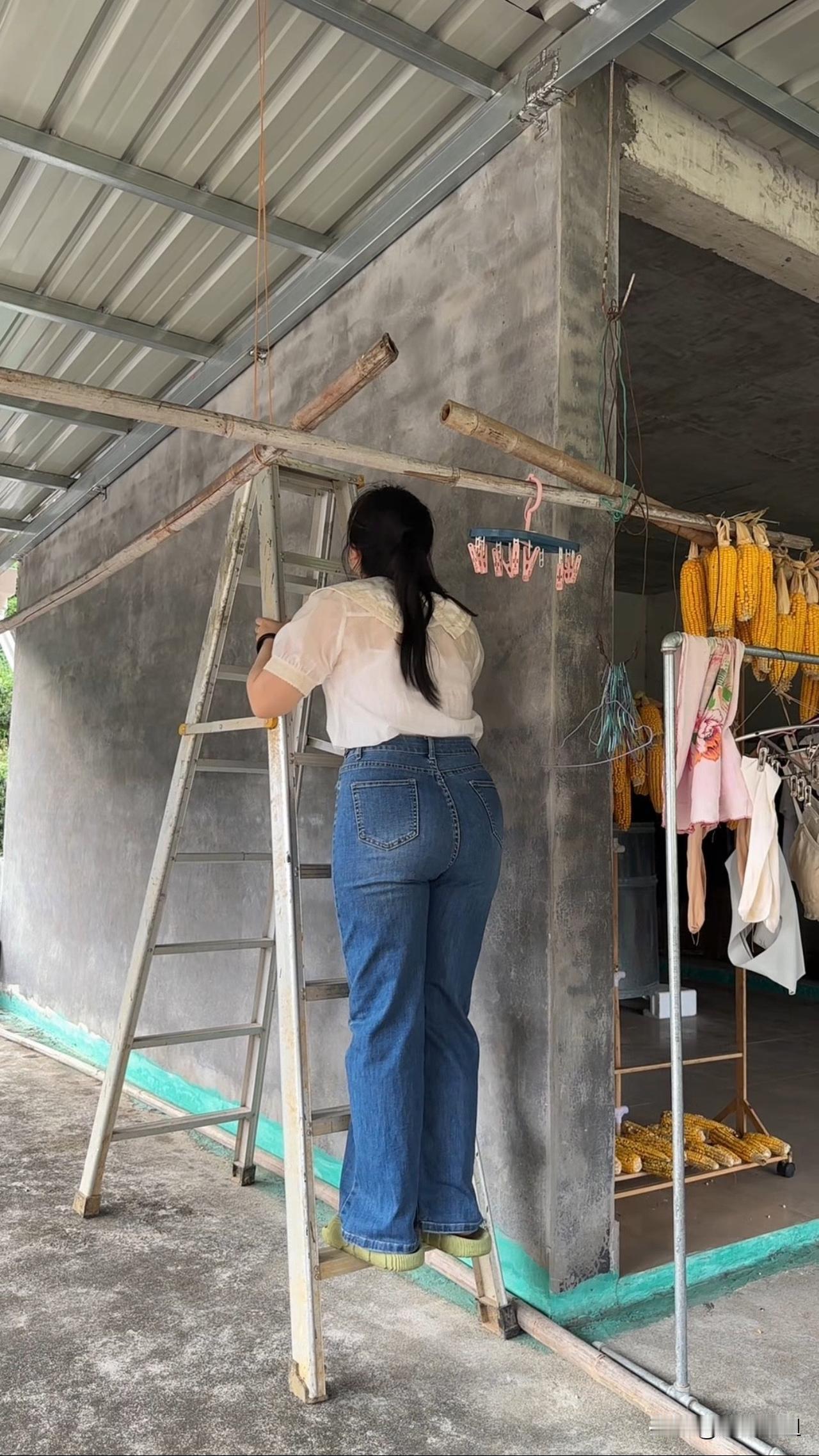 经常惦记老家，惦记我的老父亲[快哭了]，感叹生儿育女最终不能常年陪在自己身边。