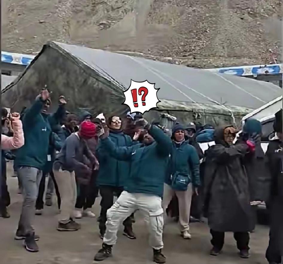 看这画面血压直接飙满！一群印度人在西藏阿里载歌载舞，搞得上这来像“庆胜利”似的，