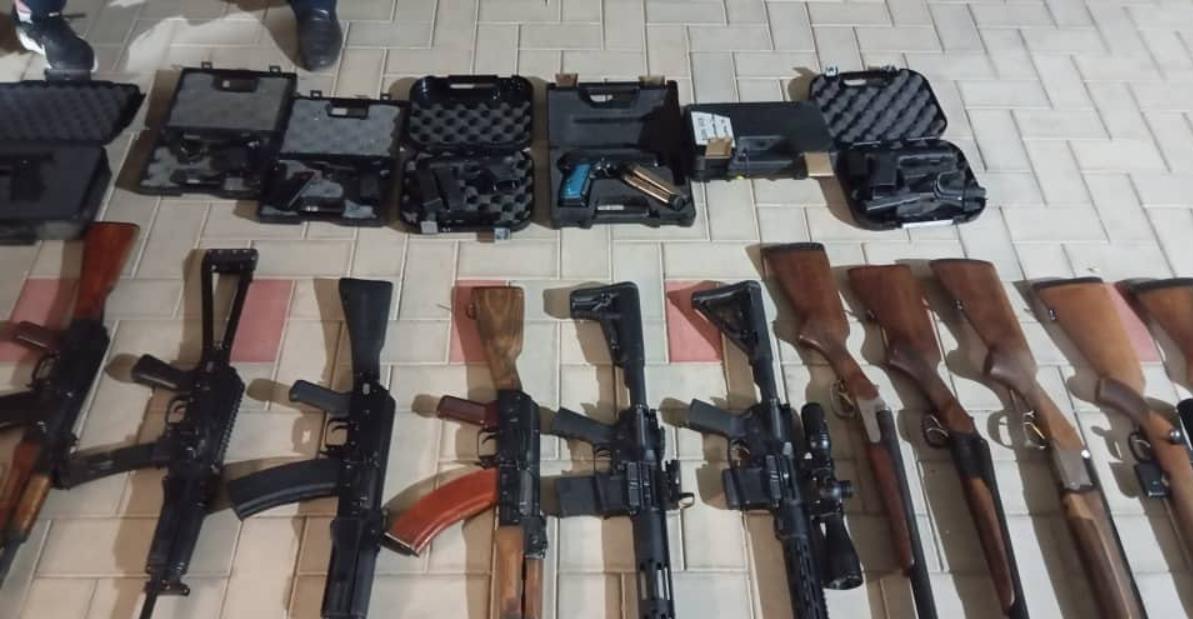 上合峰会后，吉尔吉斯斯坦突发武装未遂政变，吉尔吉斯斯坦特种兵缴获美制突击步枪。7