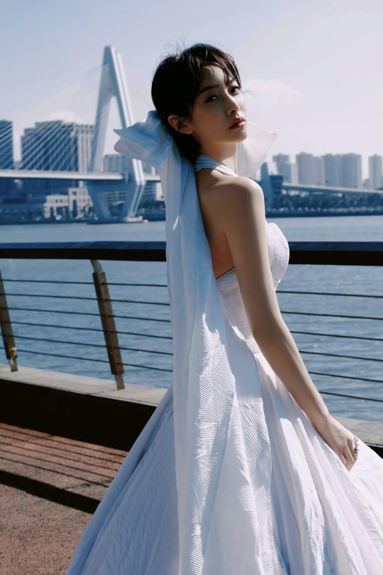 宋茜超大蝴蝶结造型好美！