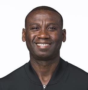 明天比赛主裁判James Williams，前几天雷霆太阳比赛G2赛后被布克和狄