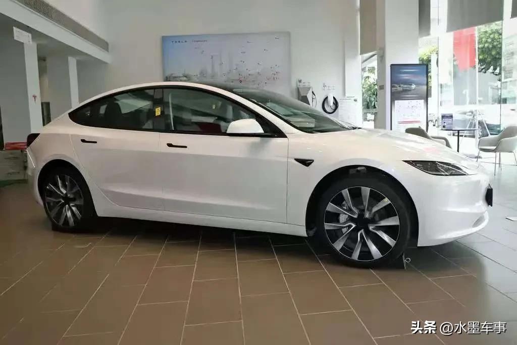 事实证明，“半价Model 3”零跑B01没叫错！
 
近年来，零跑汽车坚持“好