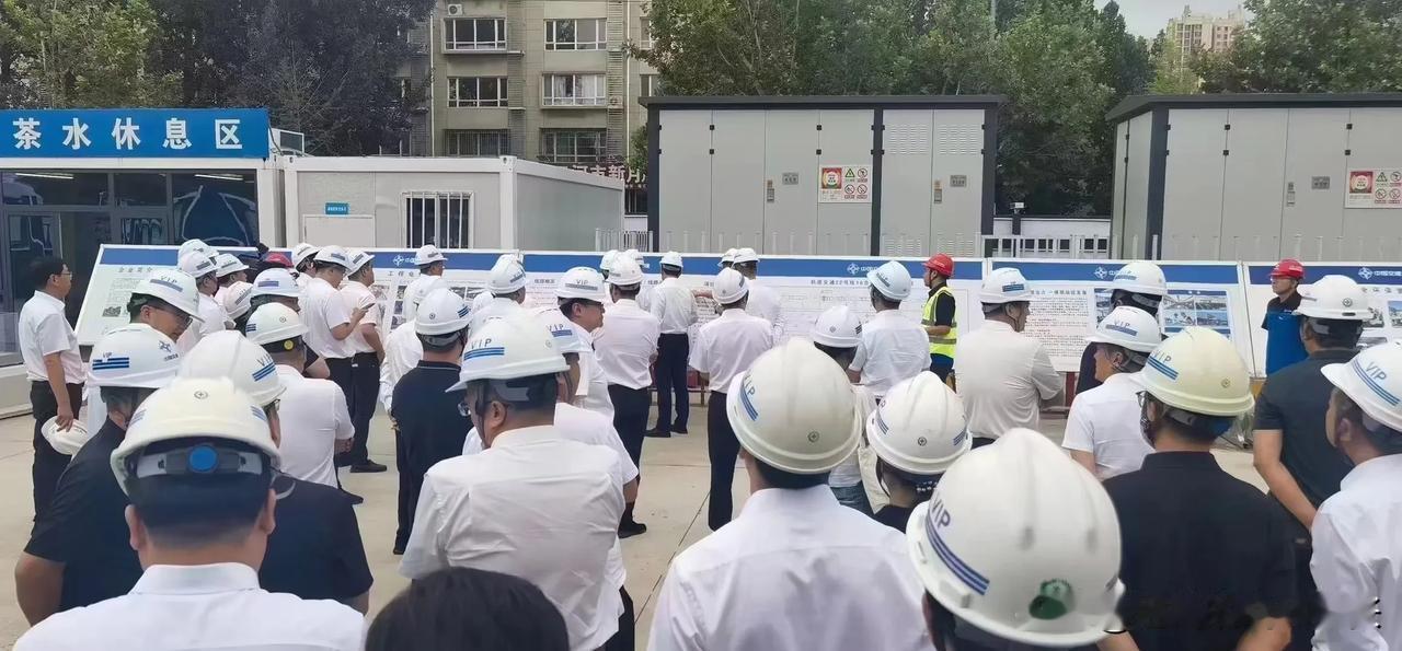相关领导到地铁22号线潮白大街站莅临指导，地铁建设进行时！