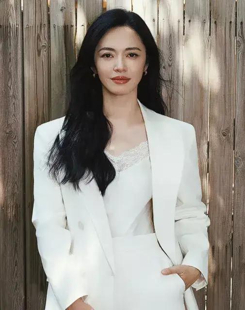 姚晨已经很难再结婚了！  
原因太简单，不是因为她年纪大，
也不是因为她不漂亮，