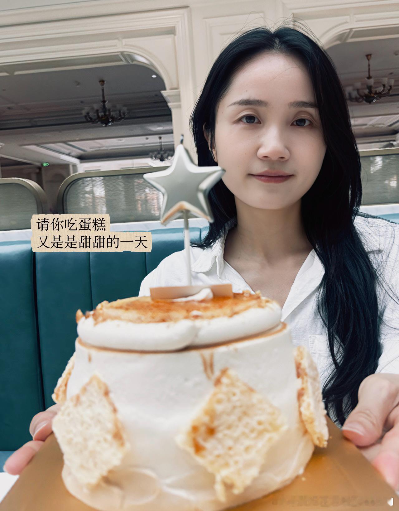 又喜欢富士滤镜了 PS：黑池的奶皮子蛋糕对我来说，有点甜了。 
