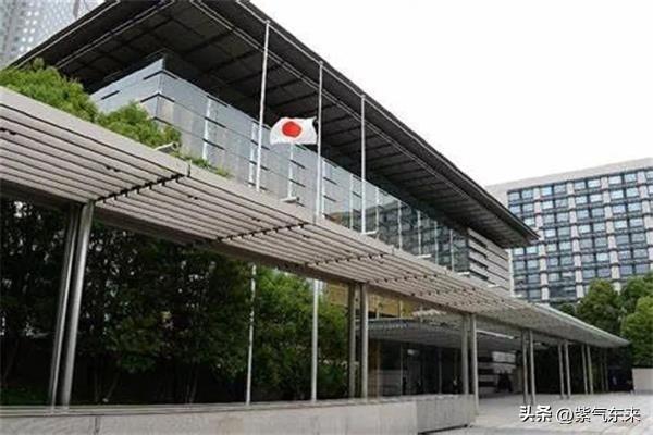 日本这次可真慌了，望油兴叹！

日本是个岛国，能源几乎全部依赖进口！

再这样打