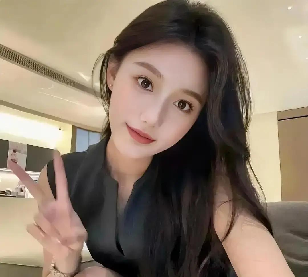 女博主发视频讲她和暧昧男的拉扯。
两人亲过抱过却没名分，她直接问算女友吗，男的回